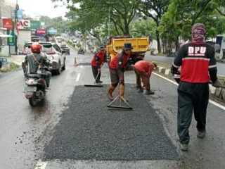 Pemkot Semarang Perbaiki Jalan Berlubang di Sejumlah Titik Kota