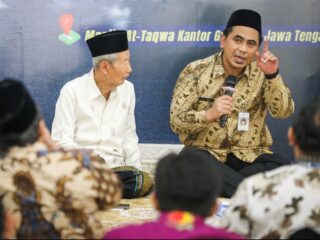 Tangani Banjir Pekalongan, Wagub Jateng Tekankan Pentingnya Fasilitas Pengungsi yang Memadai