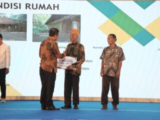 Natal Pemprov Jateng, Veteran Perang Dapat Bantuan Perbaikan RTLH dari Ahmad Luthfi