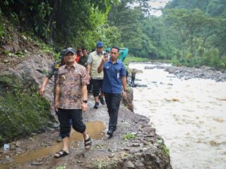 Ahmad Luthfi dan Taj Yasin Kompak Turun Langsung Tangani Bencana longsor di Jepara, Kudus, dan Pati