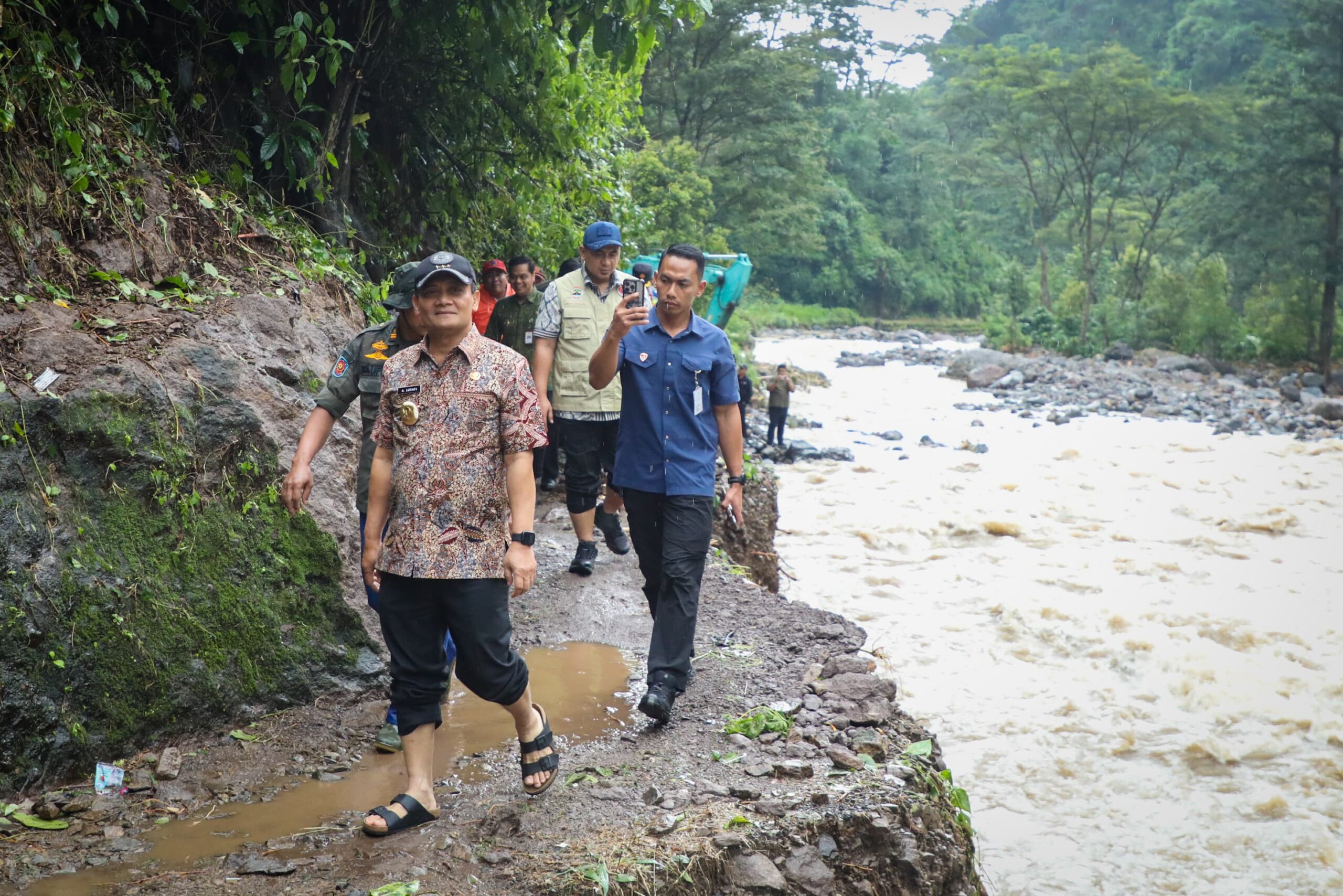 Ahmad Luthfi dan Taj Yasin Kompak Turun Langsung Tangani Bencana longsor di Jepara, Kudus, dan Pati