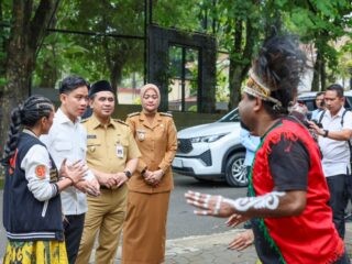 Wapres Gibran Hadiri Diskusi Santai Bersama Mahasiswa UKSW Didampingi Wagub Taj Yasin