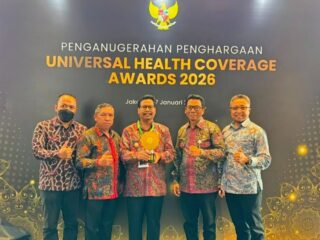 Komitmen Jaminan Kesehatan, Pemkab Rembang Terima Penghargaan UHC Prioritas