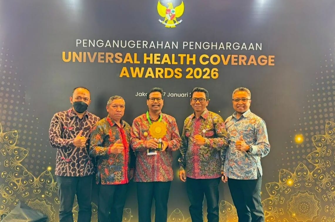 Komitmen Jaminan Kesehatan, Pemkab Rembang Terima Penghargaan UHC Prioritas