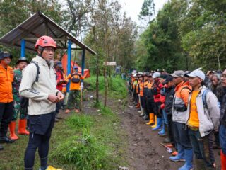 Sekda Jateng Terjun Langsung dalam Pencarian Pendaki Hilang di Bukit Mongkrang