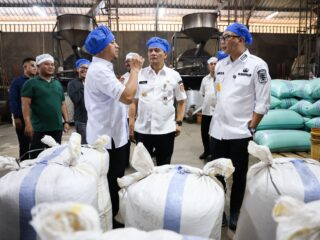 Anak Transmigran Asal Jawa Tengah Ini Sukses Jadi Kepala Daerah