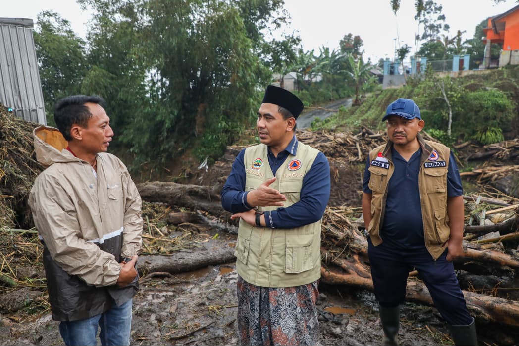 Tinjau Lokasi Terparah Banjir Bandang Pemalang, Taj Yasin Minta Penguatan Hutan Lindung