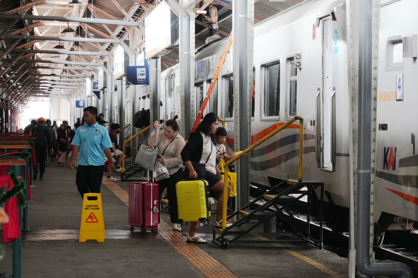 Catat 172 Barang Penumpang Tertinggal, KAI Daop 4 Imbau Pelanggan Jaga Barang Bawaan dengan Baik pada Penghujung Libur Nataru