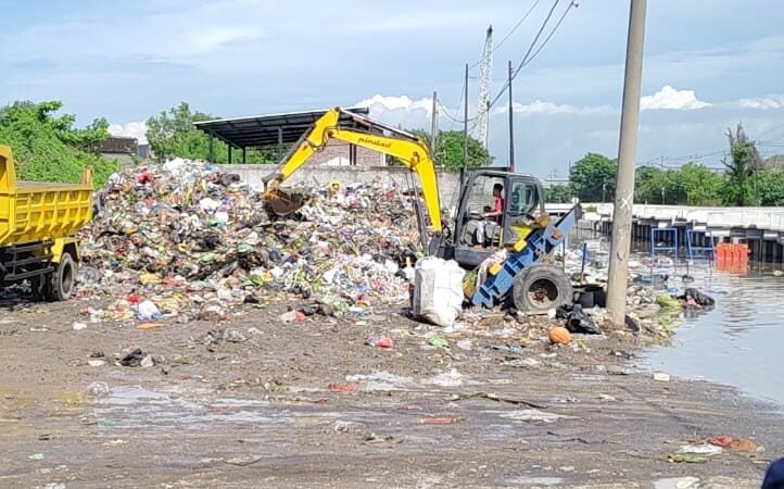 Pemkot Semarang Angkut 145 Ritasi Sampah dari TPS Muktiharjo Kidul