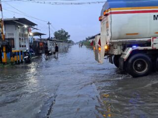 Imbas Genangan Air di Petak, Jalur KA Pekalongan–Sragi Ditutup Sementara