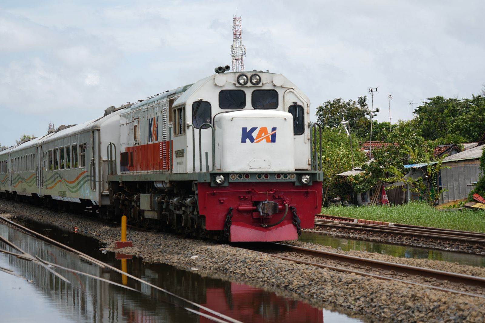 Pemulihan Jalur Kereta Api Pekalongan–Sragi Terus Berjalan, Kecepatan Dibatasi 40 Km/Jam Tanpa Pembatalan Perjalanan