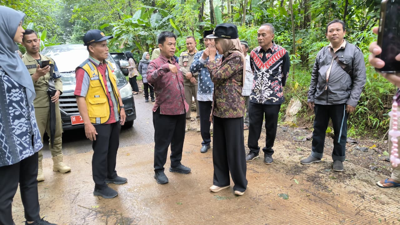 Rehabilitasi Jalan Getas–Singorojo Ditinjau Langsung Bupati Kendal