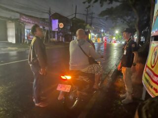 Razia perdana Satgas Cegah Sampah Satpol PP Kota Semarang di Jalan Majapahit