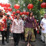 Wali Kota Semarang, Agustina Wilujeng saat  mendampingi Menteri Pariwisata Republik Indonesia, Widiyanti Putri Wardhana dalam kunjungan ke Kawasan Wisata Sam Poo Kong, Kota Semarang, Selasa (10/2).