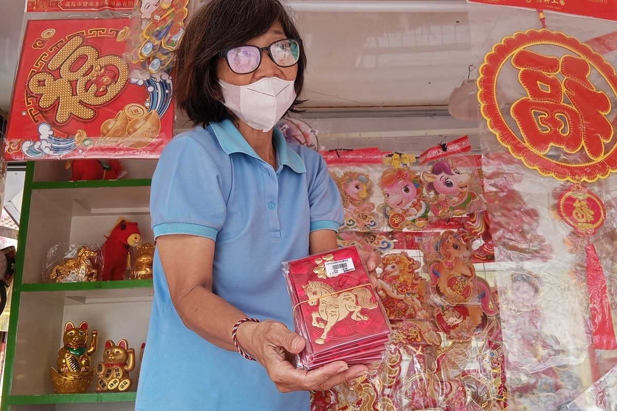 Pecinan Semarang Kian Ramai Jelang Imlek, Angpau Bergambar Shio Kuda Jadi Favorit