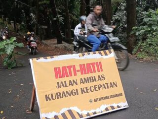 Jalur Penghubung Kota dan Kabupaten Semarang Ambles, Warga Harapkan Penanganan Cepat