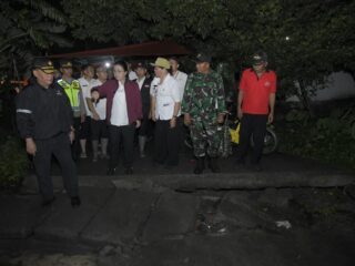 Retakan Lima Meter Belah Jalan Jangli, 15 Rumah Terdampak