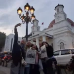 Photobooth Ala Koran Jadul di Kota Lama Semarang Jadi Magnet, Wisatawan Rela Antre