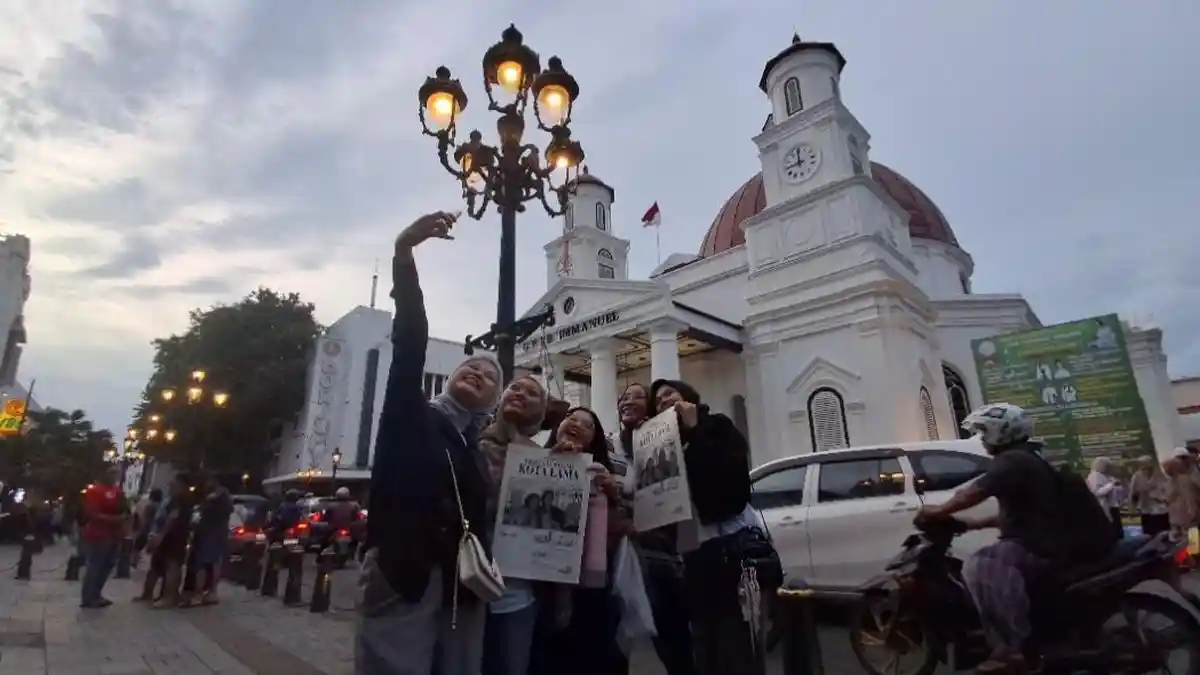 Photobooth Ala Koran Jadul di Kota Lama Semarang Jadi Magnet, Wisatawan Rela Antre
