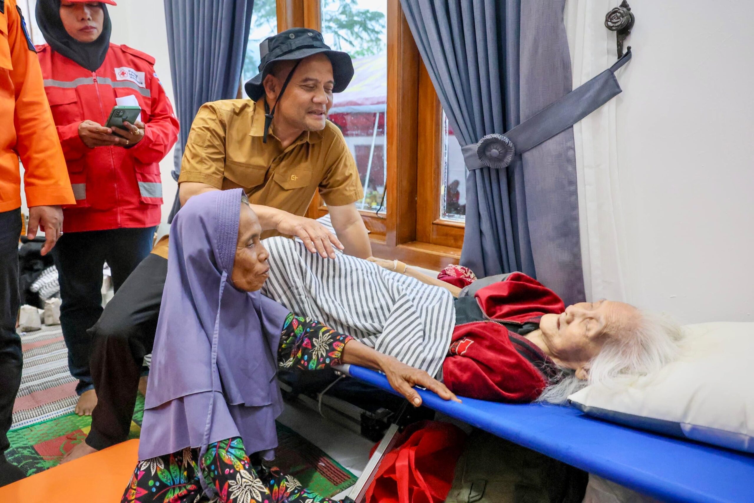 Korban Tanah Gerak Tegal Jadi Perhatian, Gubernur Ahmad Luthfi Jamin Kehidupan Layak