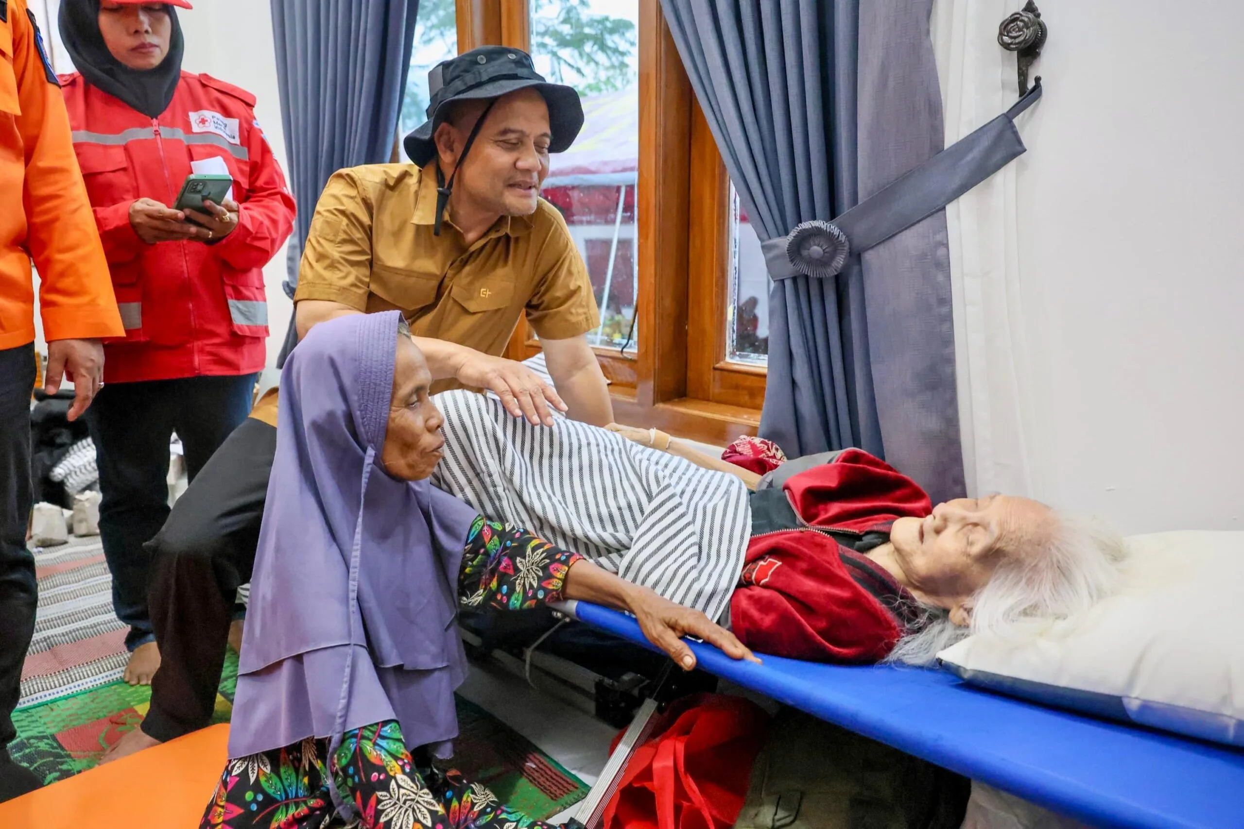 Korban Tanah Gerak Tegal Jadi Perhatian, Gubernur Ahmad Luthfi Jamin Kehidupan Layak