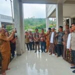 Gubernur Ahmad Luthfi Abadikan Momen Kebersamaan Wapres Gibran dan Pengungsi