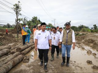 Taj Yasin Targetkan Penutupan Tanggul Sungai Tuntang Rampung Tiga Hari