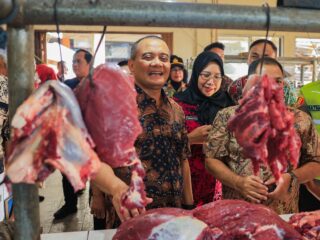 Gubernur Jawa Tengah Tinjau Pasar, Pemprov Siapkan GPM dan Operasi Pasar Kendalikan Harga Pangan