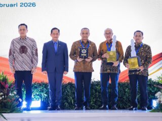 Gubernur Ahmad Luthfi Terima Penghargaan Pembina Terbaik Pengelolaan Sampah Tahun 2026