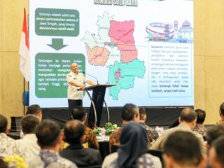 Sigap Tangani Bencana Gerak Tanah di Tegal, Gubernur Jawa Tengah Salurkan Bantuan Rp210 Juta