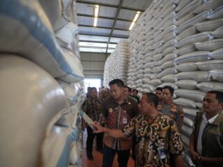 Bupati Klaten Lakukan Sidak Pasar hingga Gudang Bulog, Pastikan Kebutuhan Pangan Warga Aman