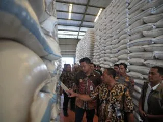 Bupati Klaten Lakukan Sidak Pasar hingga Gudang Bulog, Pastikan Kebutuhan Pangan Warga Aman
