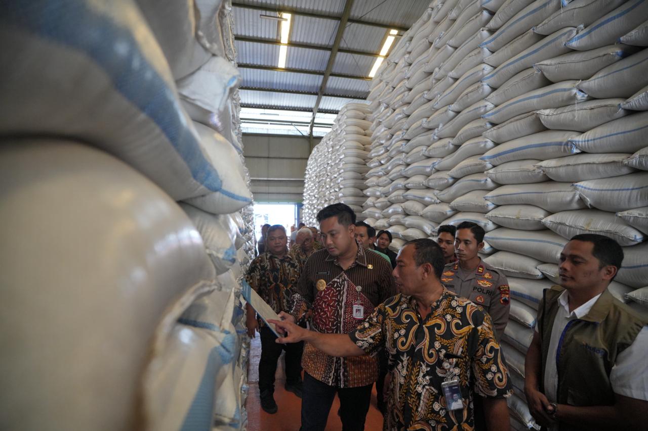 Bupati Klaten Lakukan Sidak Pasar hingga Gudang Bulog, Pastikan Kebutuhan Pangan Warga Aman