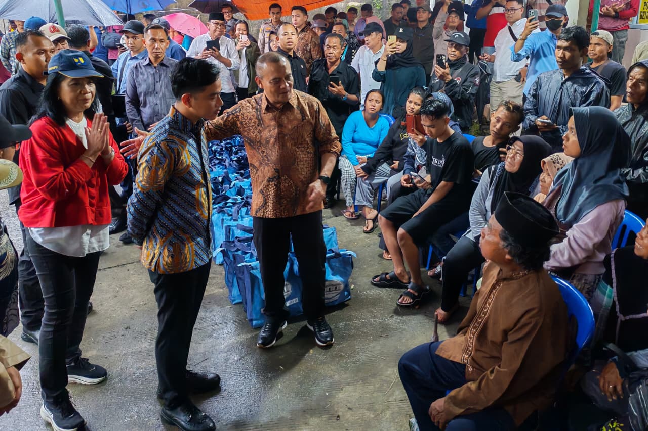 Wapres Gibran Bersama Gubernur Jateng Tinjau Tanah Gerak di Semarang, Relokasi Warga Segera Disiapkan