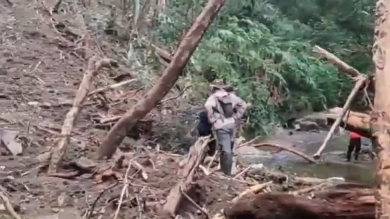 Longsoran Tebing di Kendal Sumbat Aliran Sungai, Ancaman Banjir Bandang Mengintai Warga