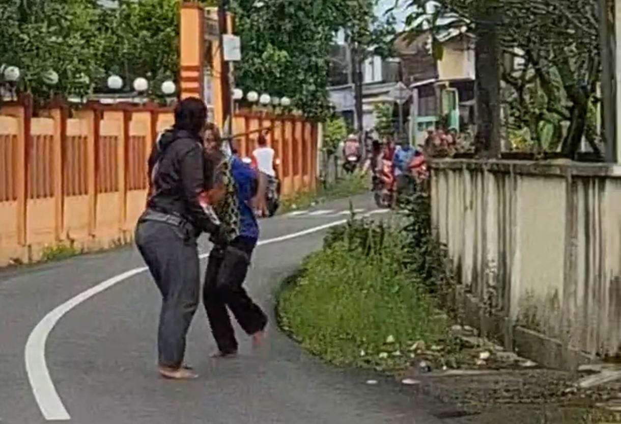 Tidak Bayar Hutang, Pria Tua Dianiaya Oknum Petugas Koperasi