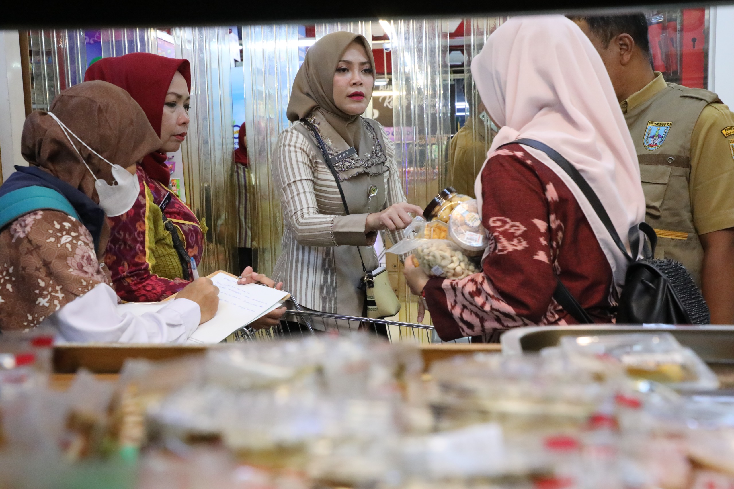 Pemprov Jateng Gelar Sidak ke Pasar Raya Salatiga untuk Pastikan Harga dan Pasokan Aman Jelang Lebaran