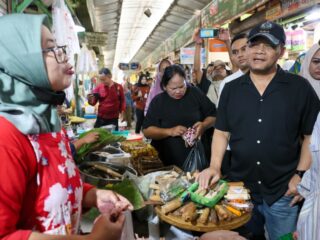 Sidak Pasar di Sragen, Gubernur Jateng Pastikan Harga Bahan Pokok Stabil Jelang Lebaran