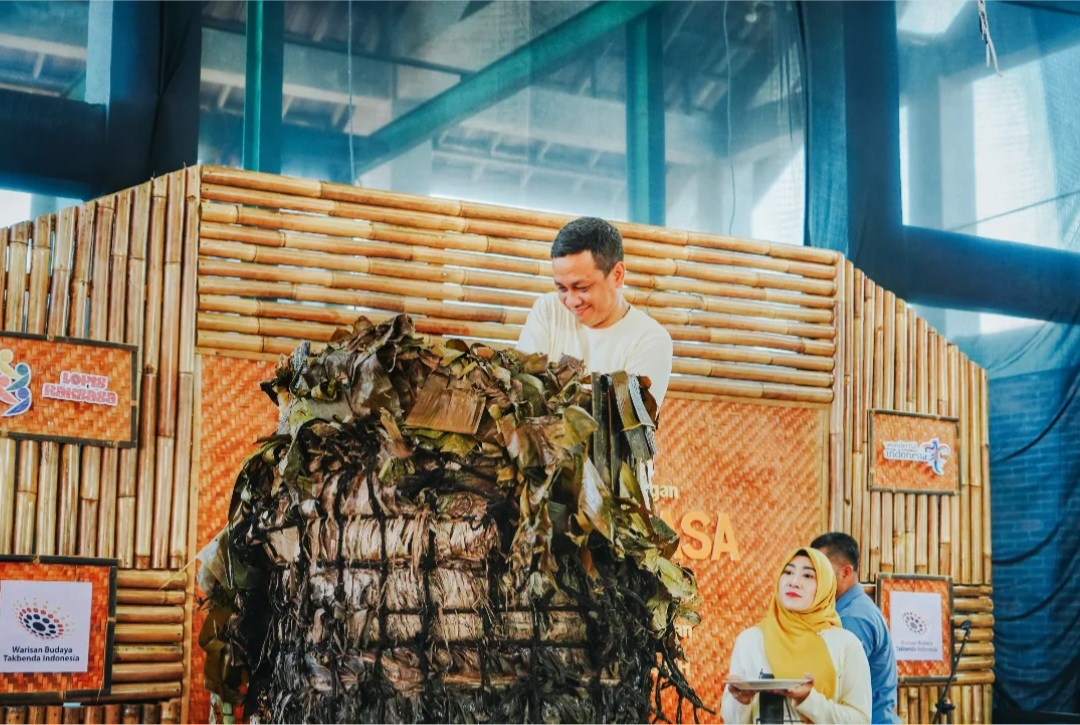 Lopis Raksasa 2 Ton Diserbu Warga, Tradisi Syawalan Pekalongan Makin Semarak