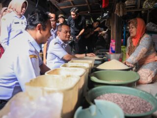 Pantau Pasar Gondang Sragen, Gubernur Ahmad Luthfi Tegaskan Harga Pangan Jelang Lebaran Masih Stabil