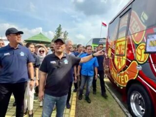 Canda Ahmad Luthfi Lihat Bus Bergambar MU: Jangan-jangan Mudiknya ke Inggris