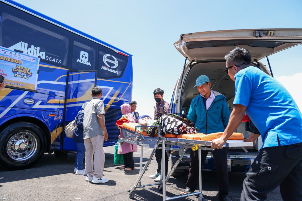 Aksi Cepat Taj Yasin Fasilitasi Pemudik Hidrosefalus, Pastikan Layanan Khusus Hingga Tiba di Rumah
