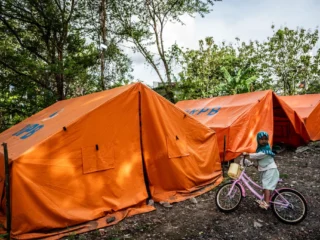 Korban Tanah Bergerak di Semarang Masih Bertahan di Pengungsian