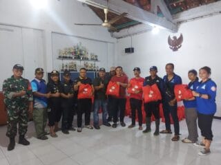 Respon Cepat, Wali kota Agustina Salurkan Bantuan Untuk Korban Banjir Mangkang dan Purwoyoso