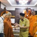 Bawa Misi Perdamain, Belasan Bikkhu Thudong 2026 Temui Taj Yasin di Semarang