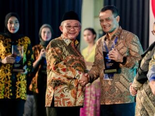 Gubernur Ahmad Luthfi menerima penghargaan pendidikan dari Kementerian Pendidikan Dasar dan Menengah (Kemendikdasmen) di tahun 2026.