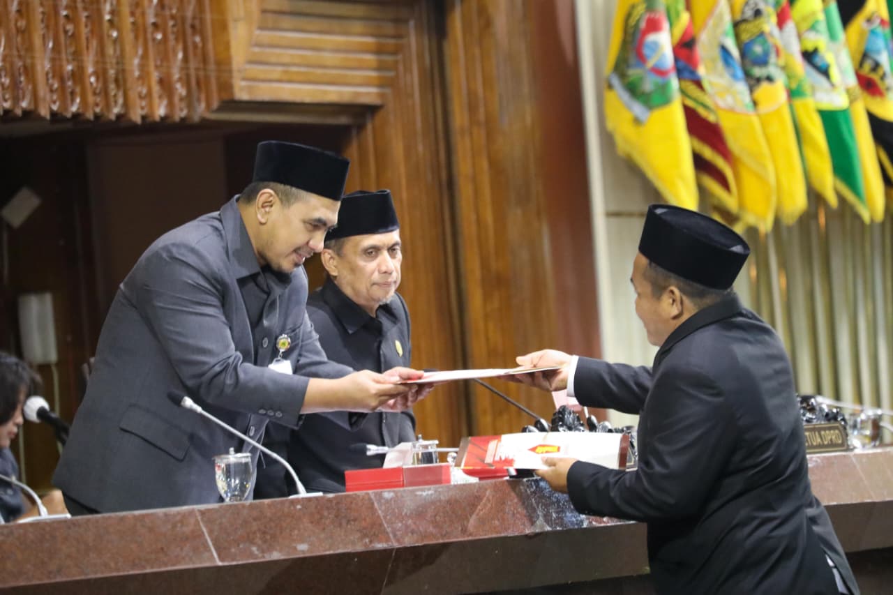 Pemprov Jateng memastikan para guru non-ASN di wilayahnya tetap aman dari pemutusan hubungan kerja.