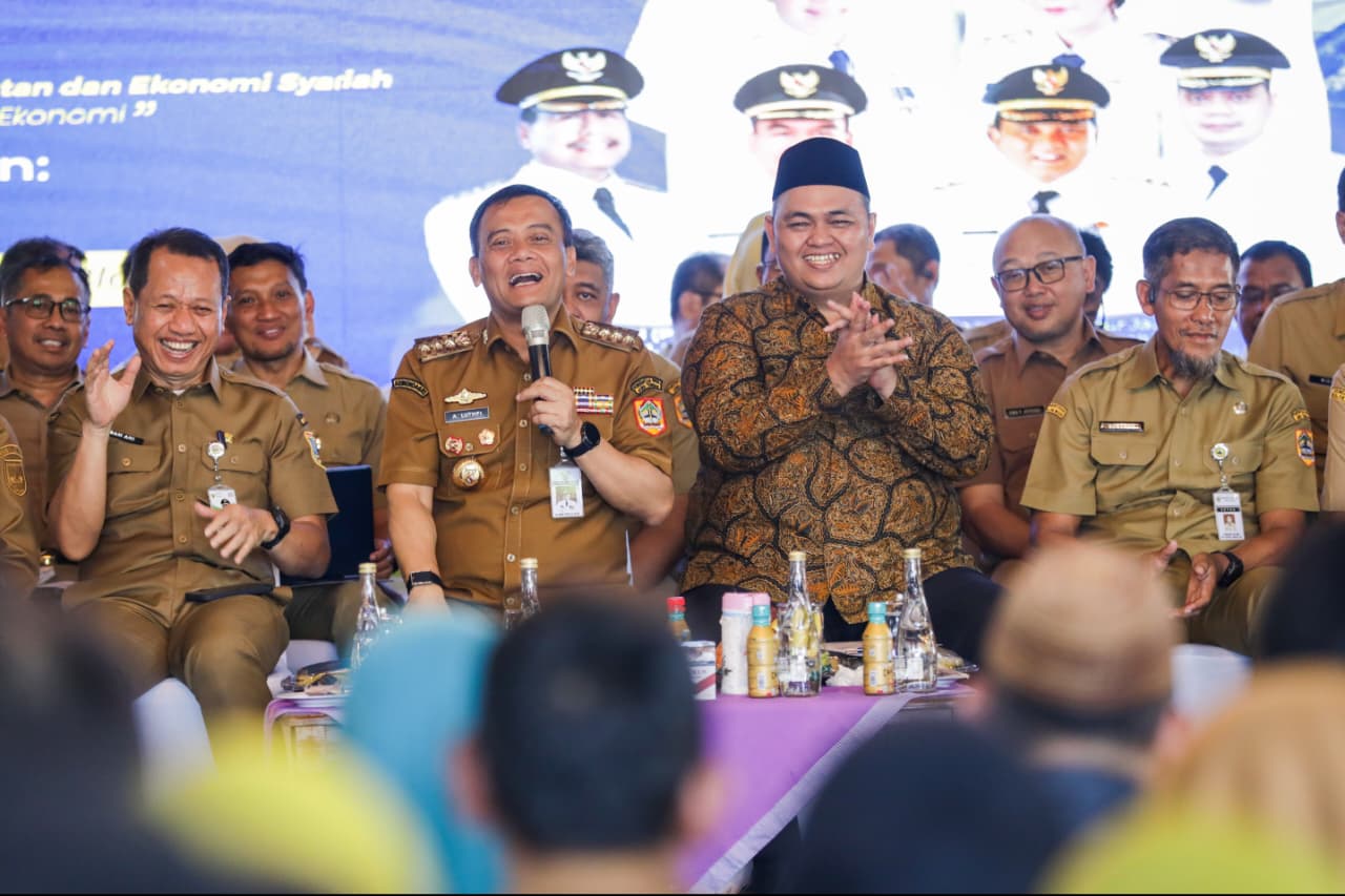 Gubernur Jawa Tengah Ahmad Luthfi memberikan sambutan tentang pariwisata dan ekonomi syariah pada Rembug Pembangunan Jateng 2026.