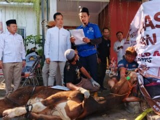 Bagikan Daging Kurban, Bukti Kebersamaan Kader Gerindra dengan Warga Semarang