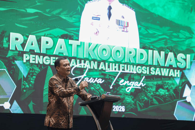 Gubernur Jawa Tengah memimpin Rapat Koordinasi Pengendalian Alih Fungsi Lahan Sawah bersama Kementerian ATR/BPN di Semarang.